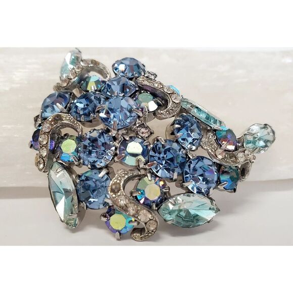 VTG Aurora Borealis Brooch Pin Powder Blue Rhinestones & Crystals Glowing Silver - Picture 5 of 16